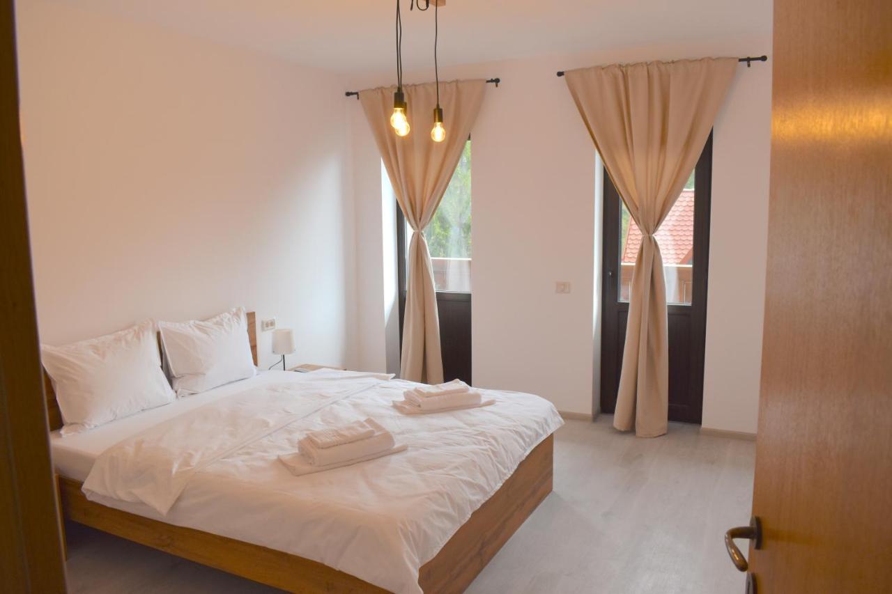 Cosy&Minimalistic Apartments - Haret Building Сіная Екстер'єр фото